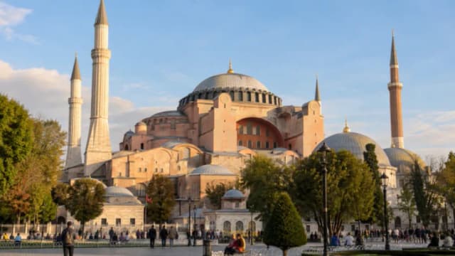 Hagia Sophia Through the Ages: Cathedral to Grand Mosque